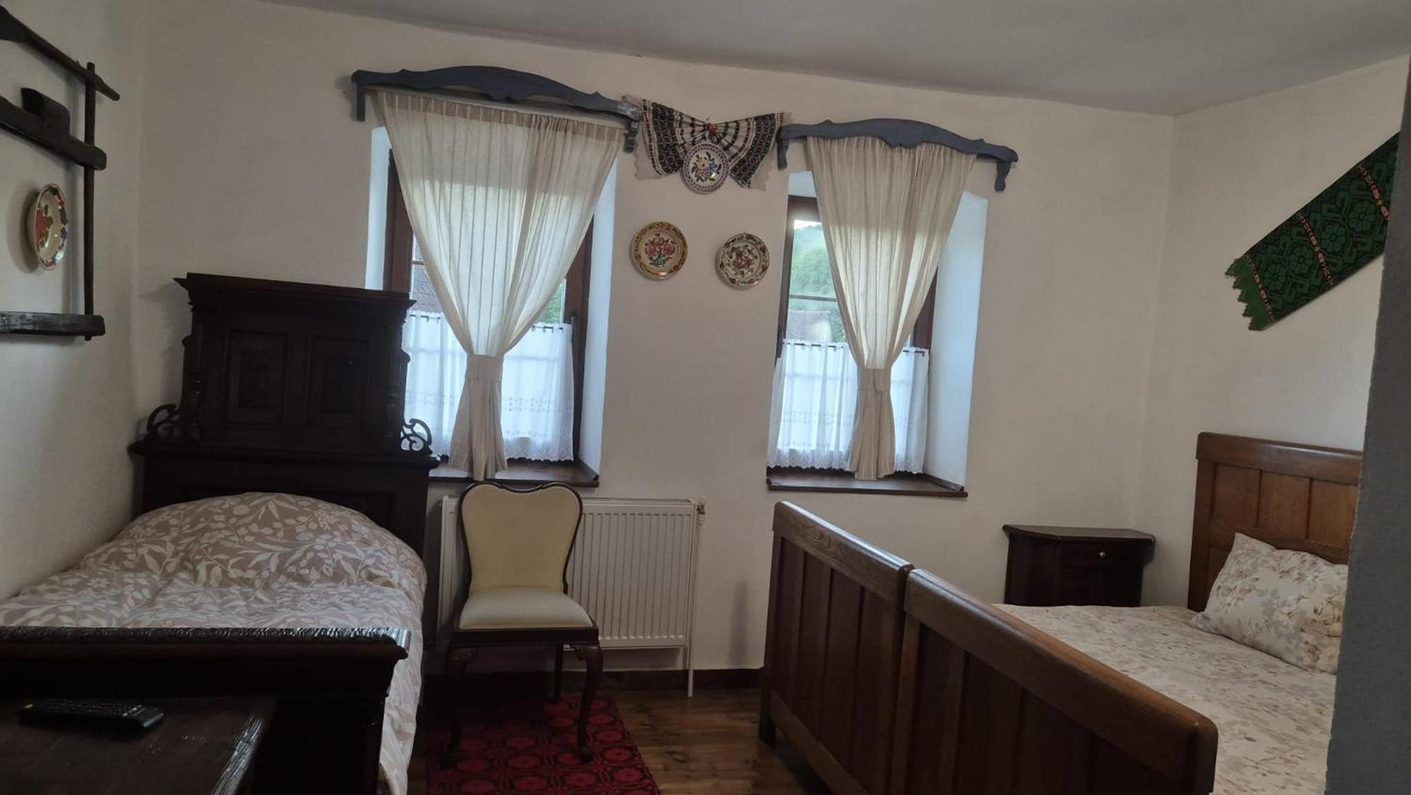 Casa Traditionala Transilvaneana Rucar  Bilik gambar
